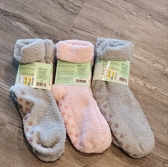 6 Pairs  Fuzzy Socks Non-Slip Moisturizing Infused  Women's One Size - Picture 2 of 10